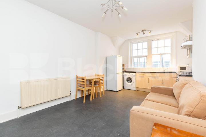 Located in the heart of the city is this large 1 bed inclusive of some bills Fleet Street, Chancery Lane